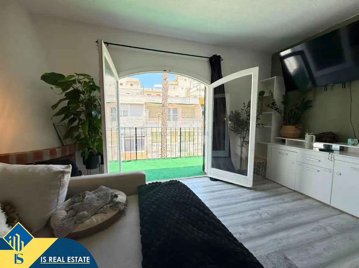Sala de estar de Dúplex en venta en Torrevieja con Calefacción, Terraza y Amueblado