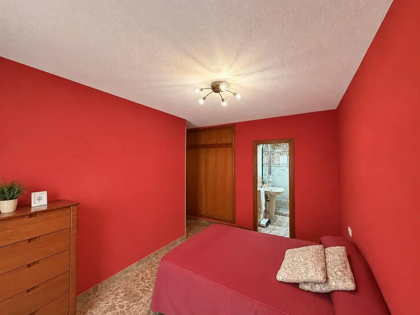 Habitación de Planta baja en venta en Alicante / Alacant con Terraza y Trastero