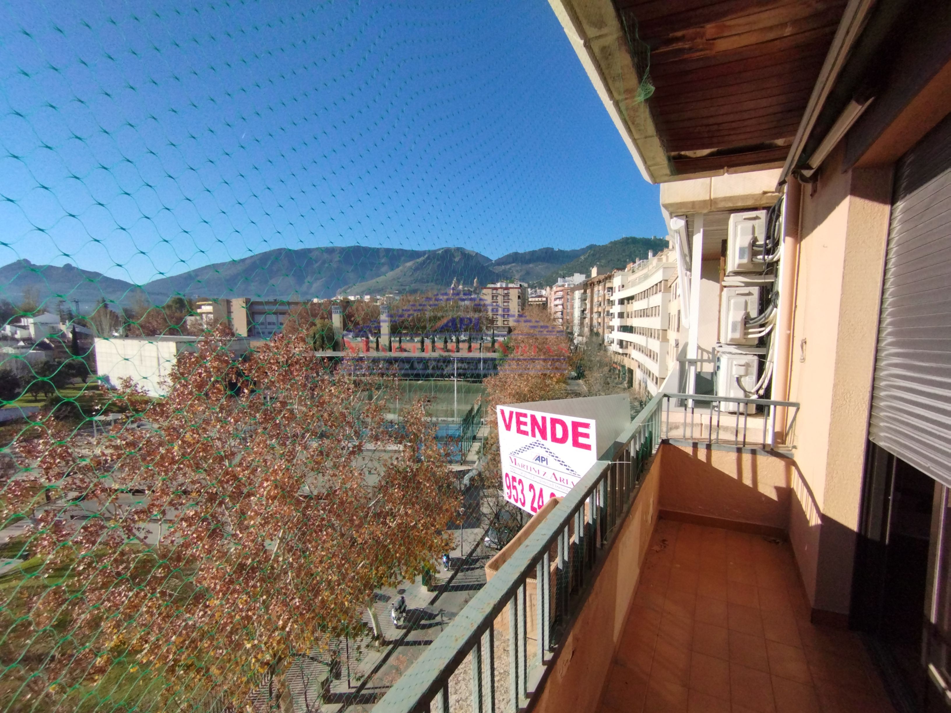 Vista exterior de Pis en venda en  Jaén Capital amb Balcó