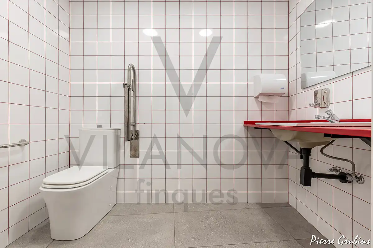 Bathroom of Commercial properties for rent in Falset  with Air Conditioner, Heating and Terrace