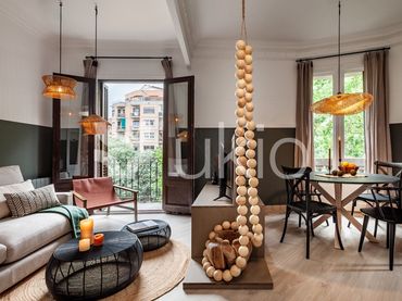 Mini appartamento con balcone in affitto a Carrer del Comte Borrell