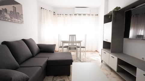 Foto 2 de Apartamento de alquiler en Parque Alcosa, Sevilla Capital