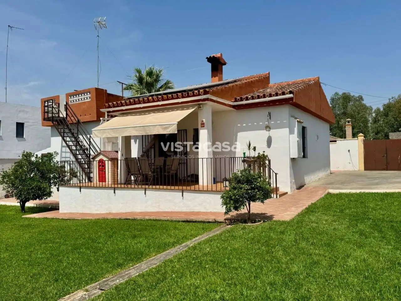 Vista exterior de Casa o chalet en venta en Mairena del Alcor con Aire acondicionado, Calefacción y Jardín privado