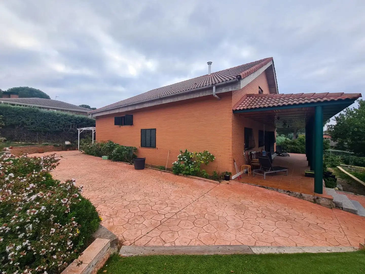Vista exterior de Casa o chalet en venta en El Casar con Terraza, Trastero y Piscina