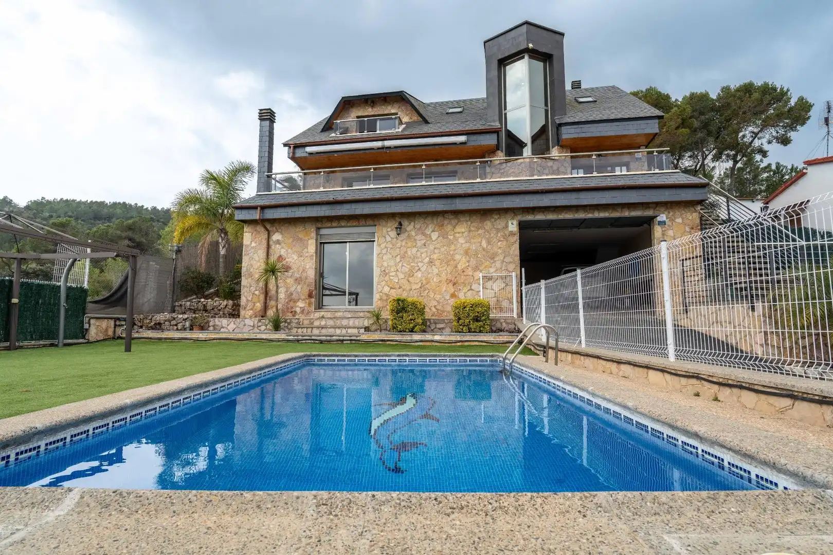 Piscina de Casa o xalet en venda en El Vendrell amb Calefacció, Jardí privat i Terrassa