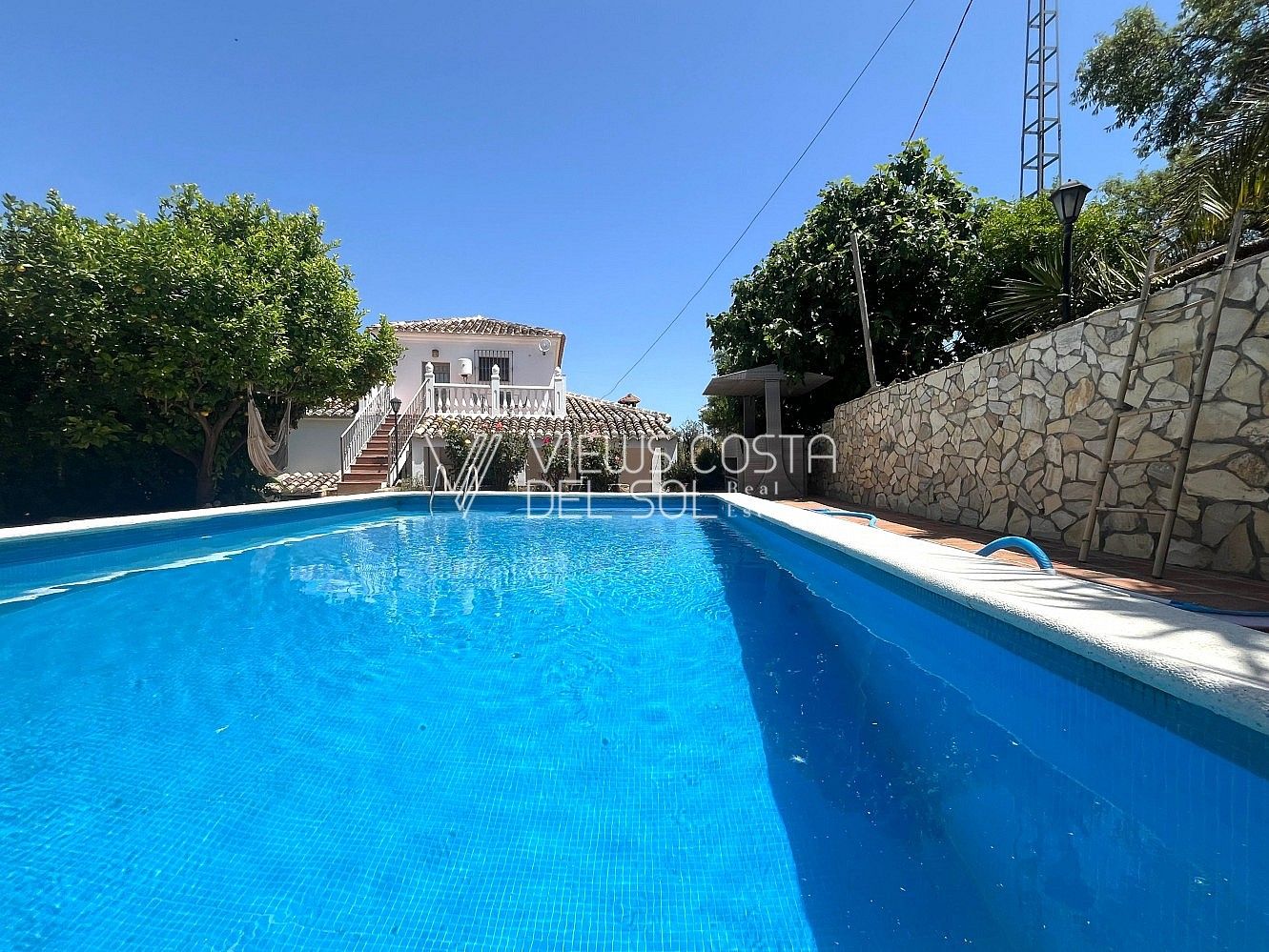 Swimming pool of House or chalet for sale in Riogordo  with Air Conditioner, Heating and Terrace
