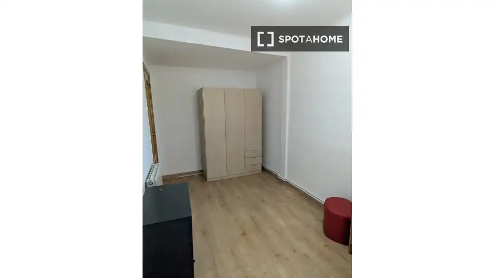 Bedroom of Flat for share in Terrassa  with Air Conditioner, Heating and Furnished