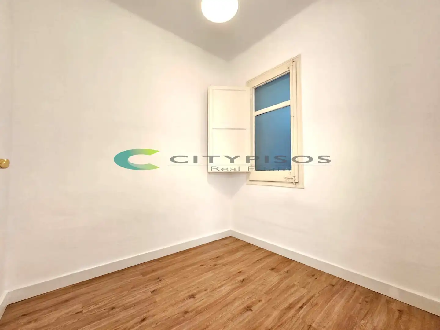 Bedroom of Flat for sale in Barcelona  with Heating, Parquet flooring and Oven