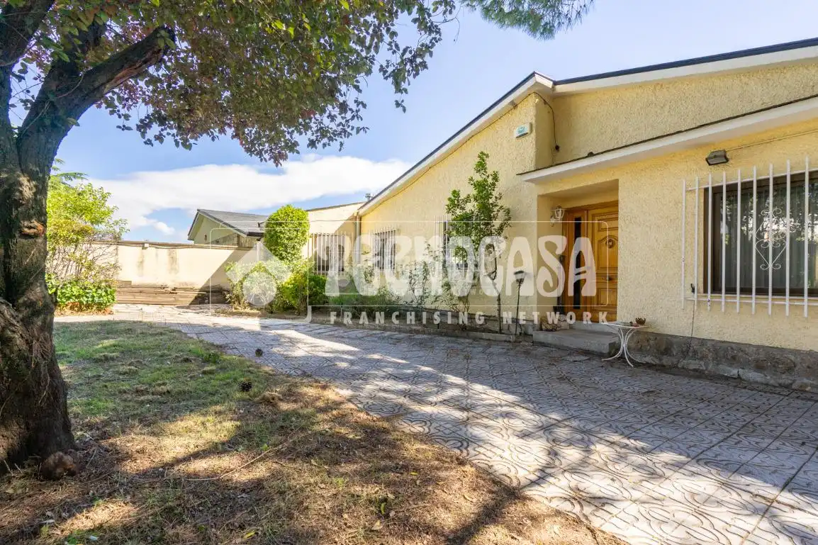 Exterior view of Houses for sale in Colmenar Viejo  with Heating