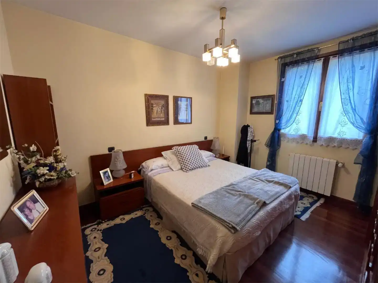 Schlafzimmer von Wohnung zum Verkauf in Basauri  mit Privatgarten, Parkett und Möbliert