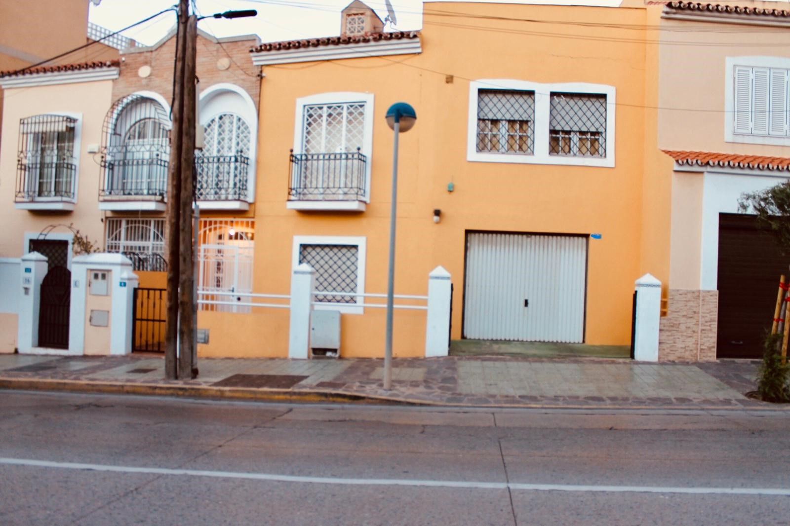 Vista exterior de Casa o xalet en venda en  Melilla Capital amb Aire condicionat, Terrassa i Traster