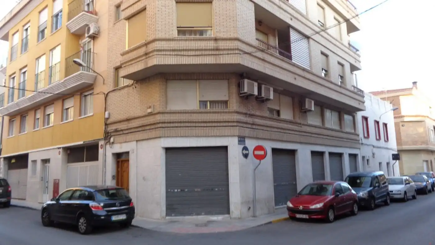 Vista exterior de Casa o xalet en venda en Elda amb Aire condicionat, Terrassa i Balcó