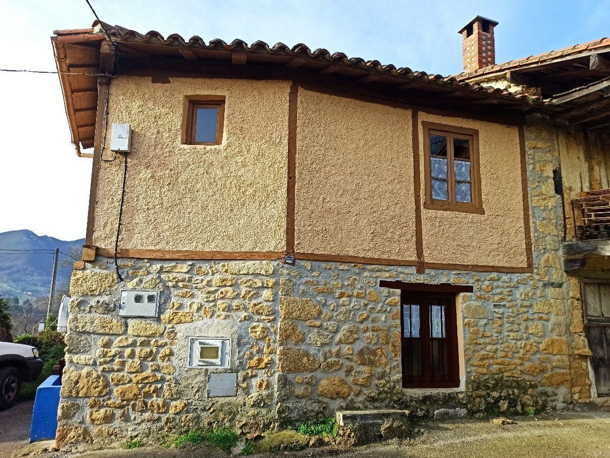 Vista exterior de Casa o xalet en venda en Piloña amb Calefacció, Terrassa i Traster