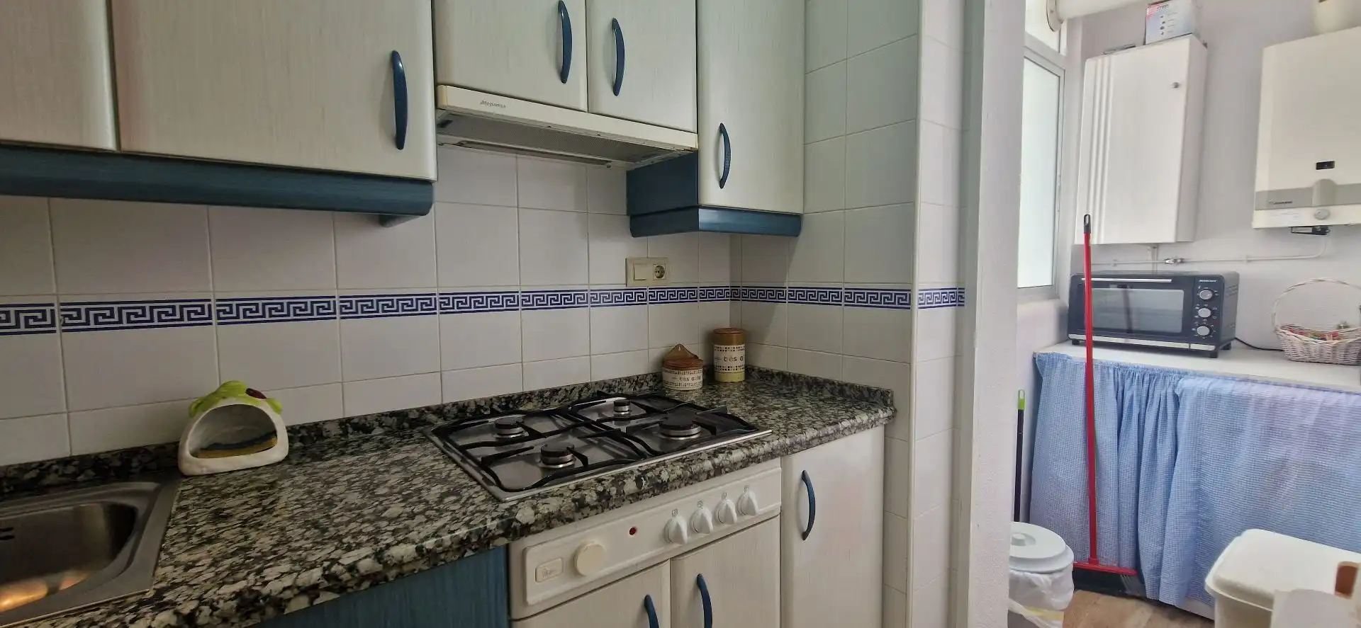 Cuina de Apartament de lloguer en El Portil amb Moblat i Piscina comunitària