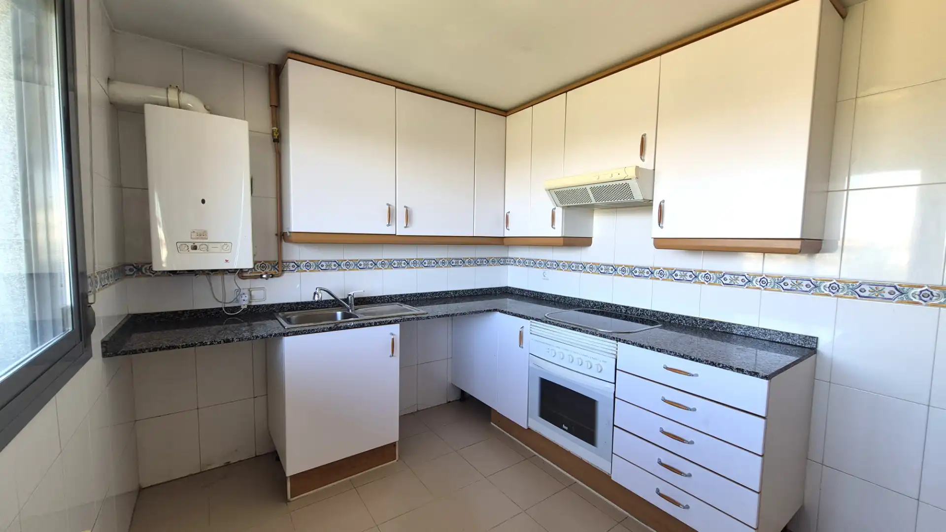 Kitchen of Attic for rent in Madrid  with Terrace and Community pool