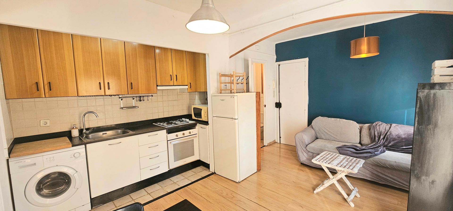 Cuina de Pis de lloguer en  Barcelona Capital amb Parquet, Moblat i Forn