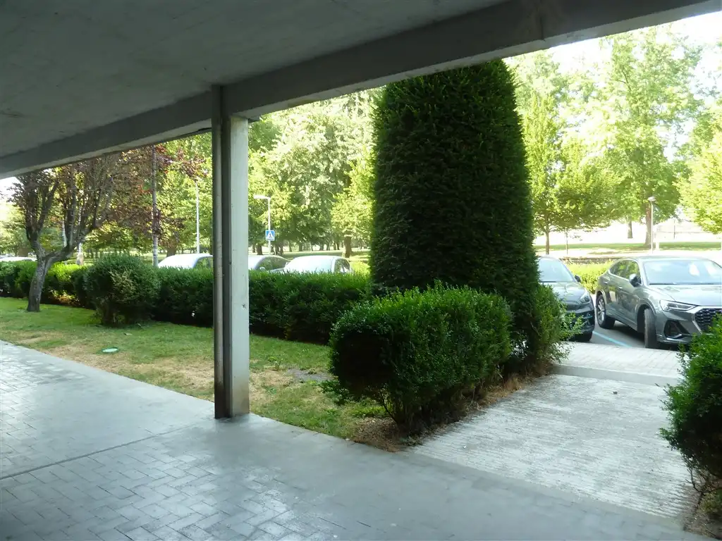 Aparcament de Pis en venda en  Pamplona / Iruña amb Calefacció, Parquet i Terrassa