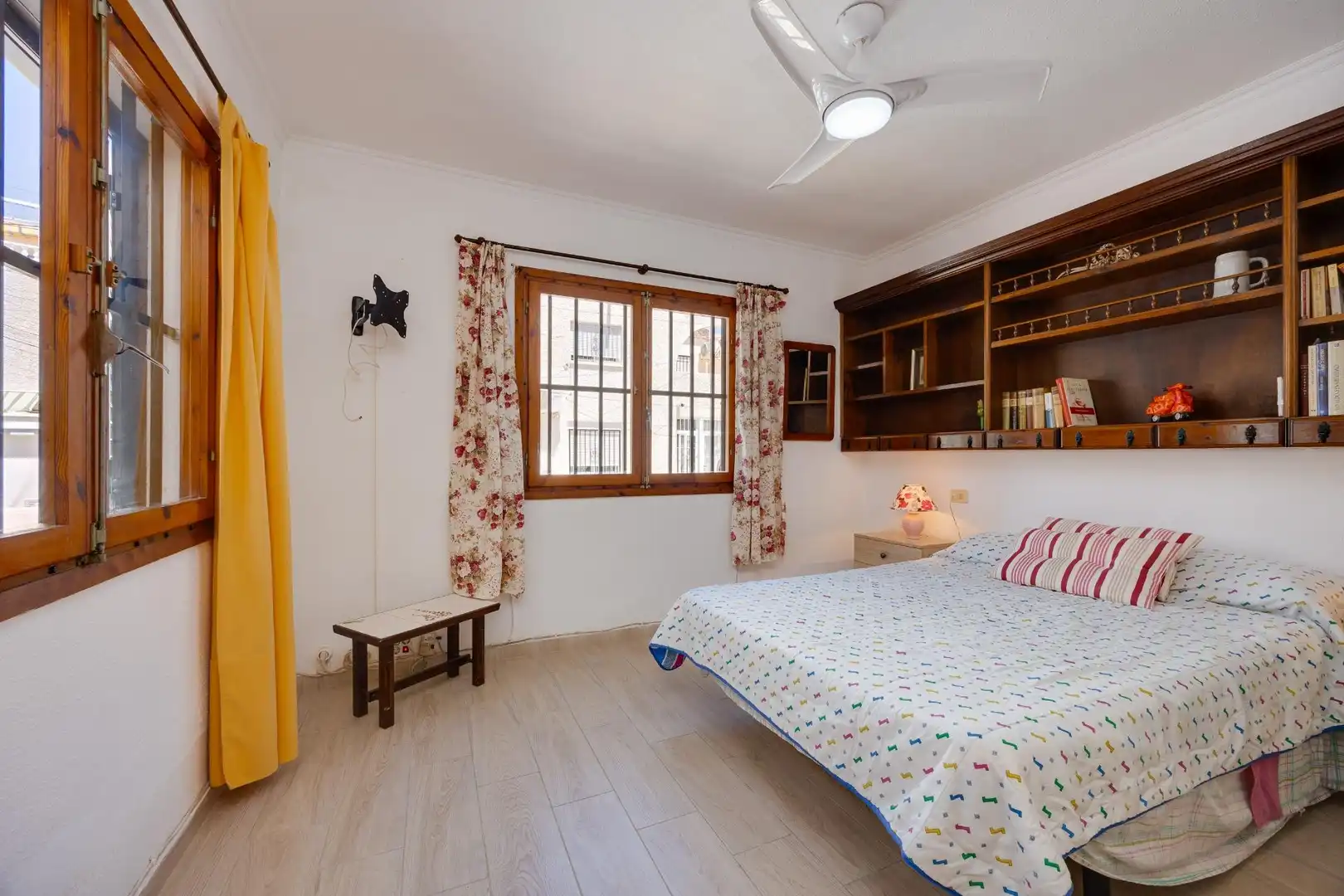 Dormitori de Casa o xalet en venda en Torrevieja amb Aire condicionat, Jardí privat i Terrassa