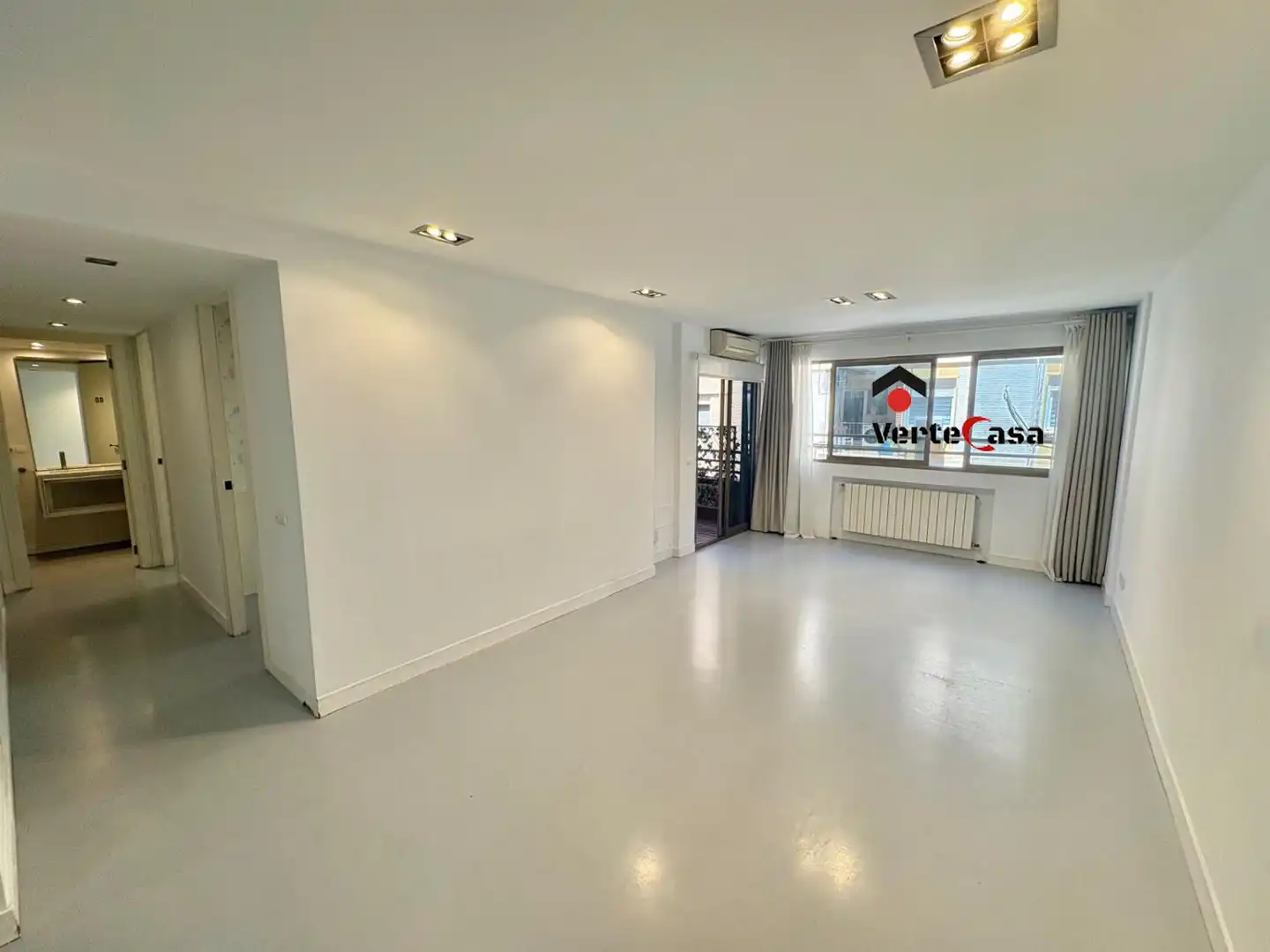 Wohnung zur Miete in Valencia mit Klimaanlage, Heizung und Balkon