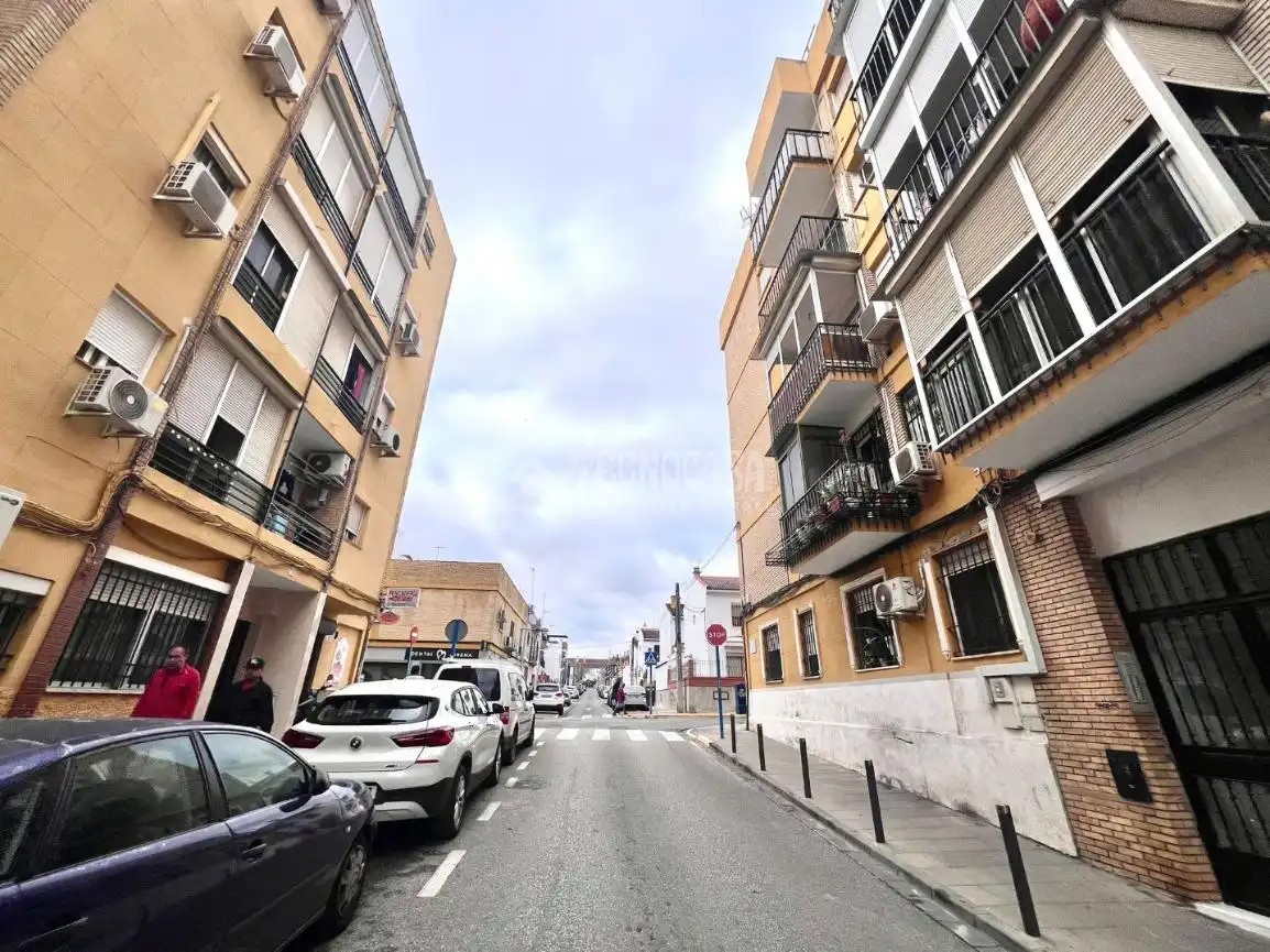 Vista exterior de Estudio de alquiler en Mairena del Aljarafe con Aire acondicionado, Amueblado y Alarma