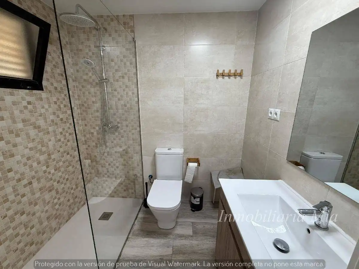 Bany de Apartament en venda en Torremolinos amb Aire condicionat, Jardí privat i Terrassa