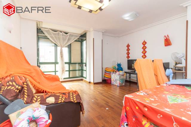 Piso en Venta en Calle Periana en San Fermín