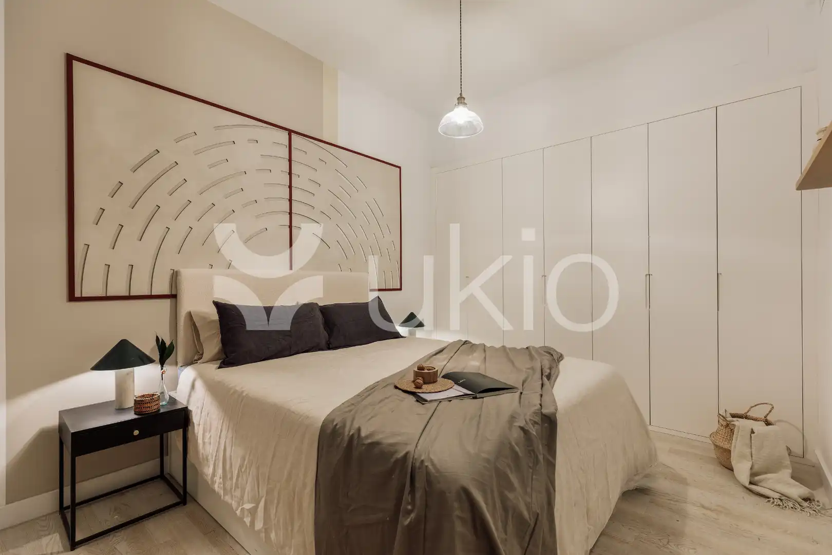 Dormitori de Apartament de lloguer en Barcelona amb Aire condicionat, Calefacció i Moblat