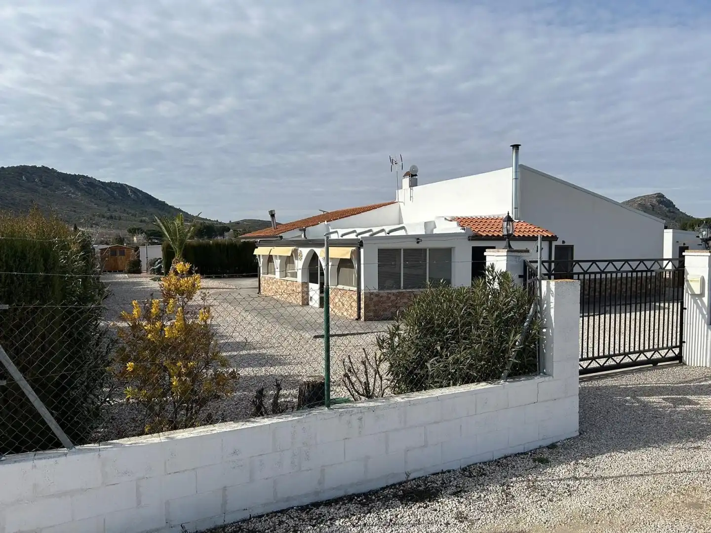 Vista exterior de Casa o chalet en venta en Villena con Jardín privado, Terraza y Piscina