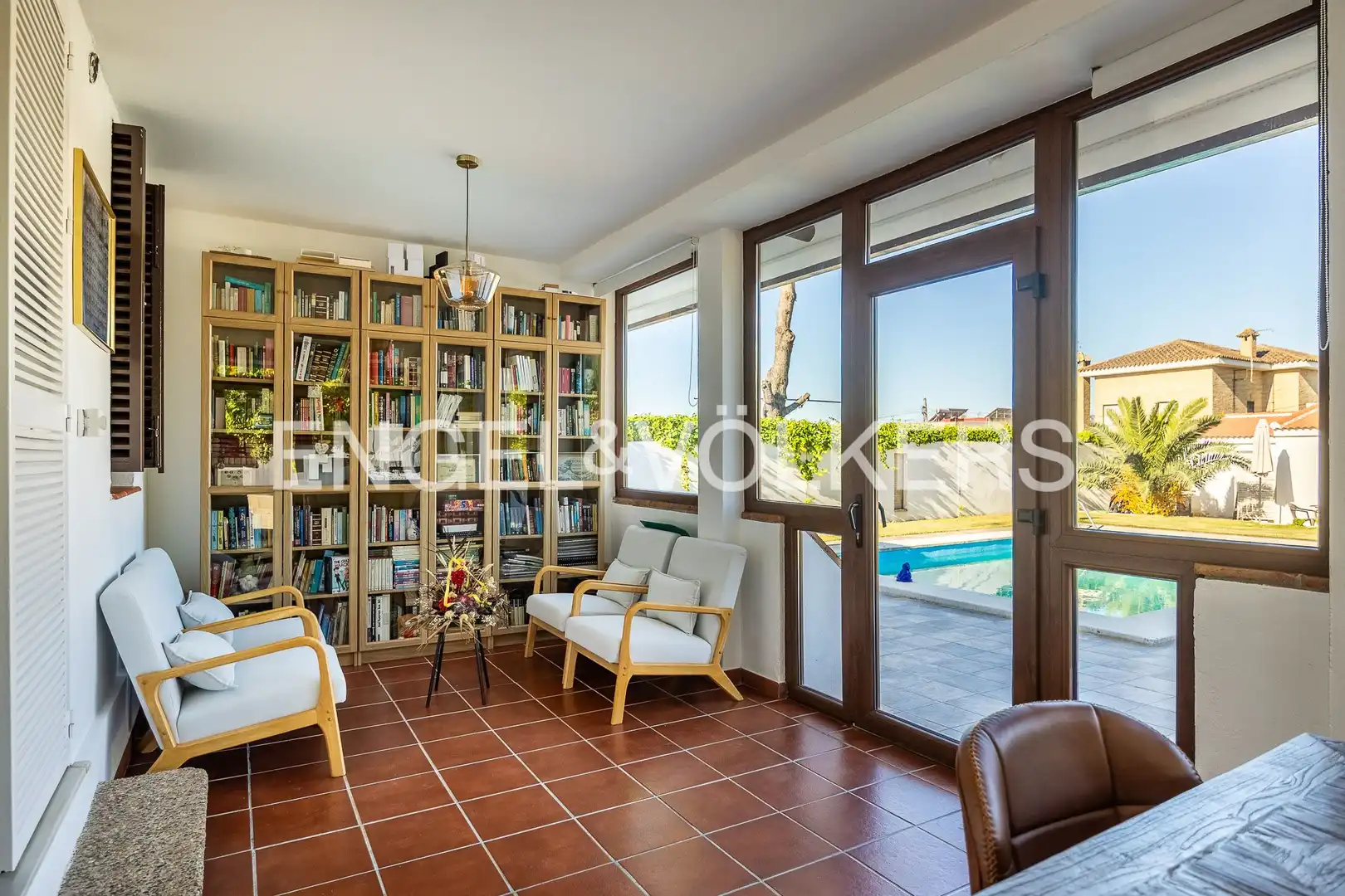 Living room of Houses for sale in Valencina de la Concepción  with Air Conditioner, Heating and Private garden