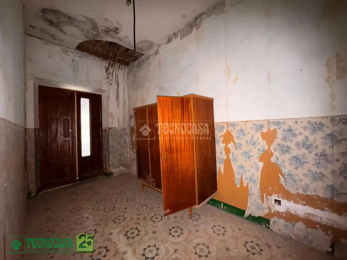 Detached homes for sale in Dosbarrios  with Heating
