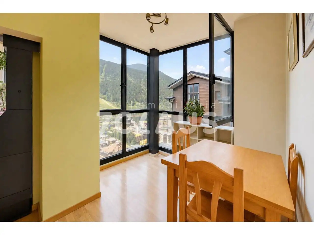 Terraza de Piso en venta en Canillo con Calefacción, Parquet y Trastero