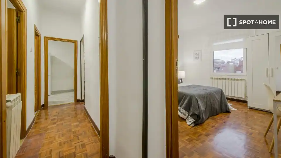 Room in Ciudad Jardín