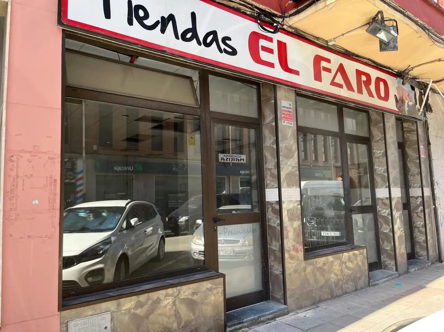 Local comercial en venda a Los Corrales de Buelna - C/ Hernan Cortes
