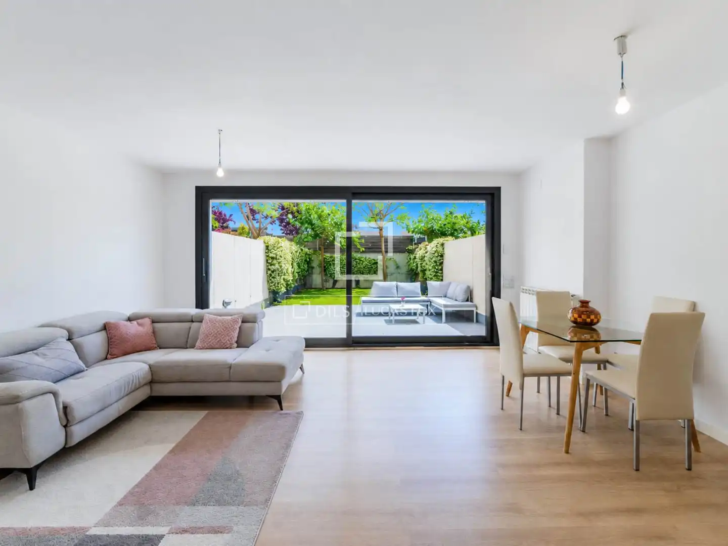 Sala d'estar de Casa o xalet en venda en Sitges amb Aire condicionat, Calefacció i Jardí privat