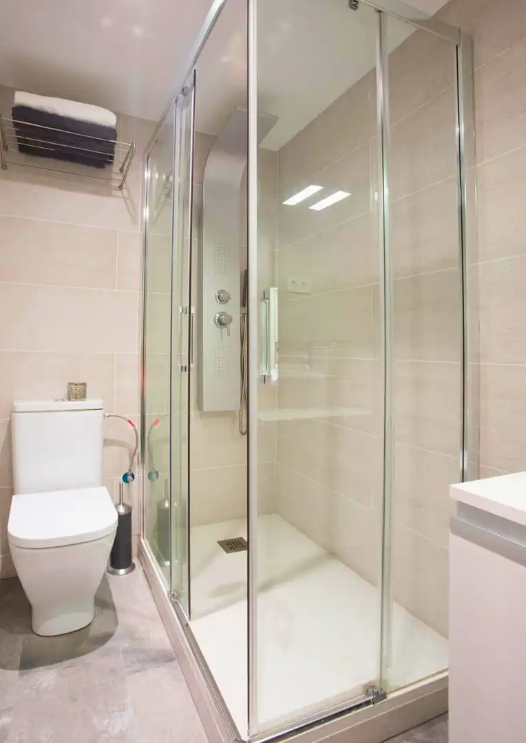 Baño de Piso en venta en Barcelona con Calefacción, Horno y Microondas