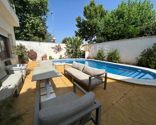 Exterior view of House or chalet for sale in Mairena del Aljarafe  with Air Conditioner, Private garden and Terrace