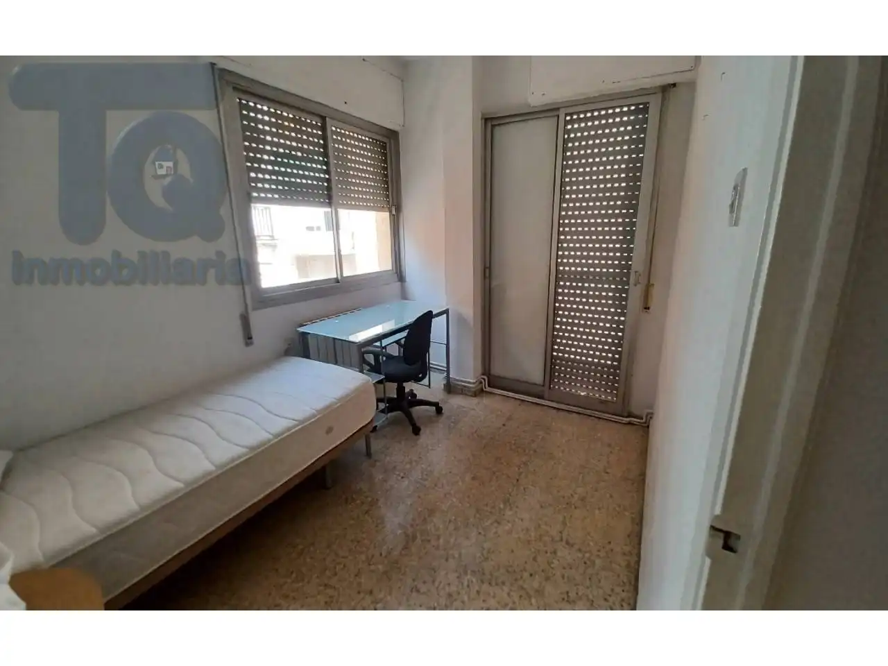 Bedroom of Flat for sale in Granada  with Air Conditioner, Heating and Balcony