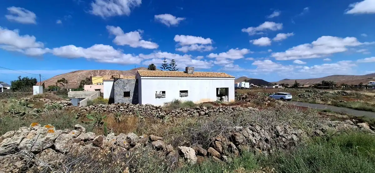 Vista exterior de Casa o xalet en venda en La Oliva amb Jardí privat i Terrassa