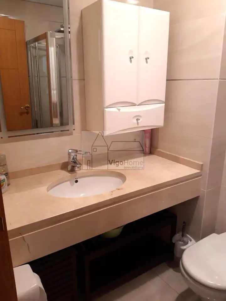 Bathroom of Flat for rent in Vigo   with Heating, Swimming Pool and Furnished