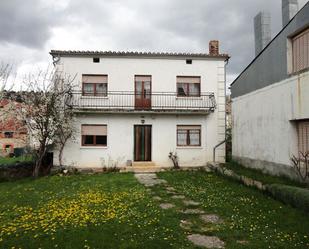Vista exterior de Casa o xalet en venda en Espejón amb Calefacció, Jardí privat i Terrassa