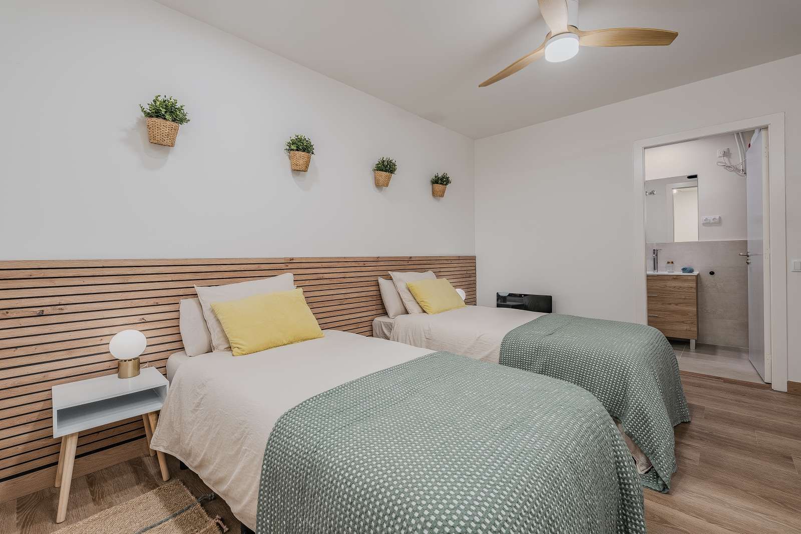 Bedroom of Flat to share in L'Hospitalet de Llobregat  with Air Conditioner and Terrace