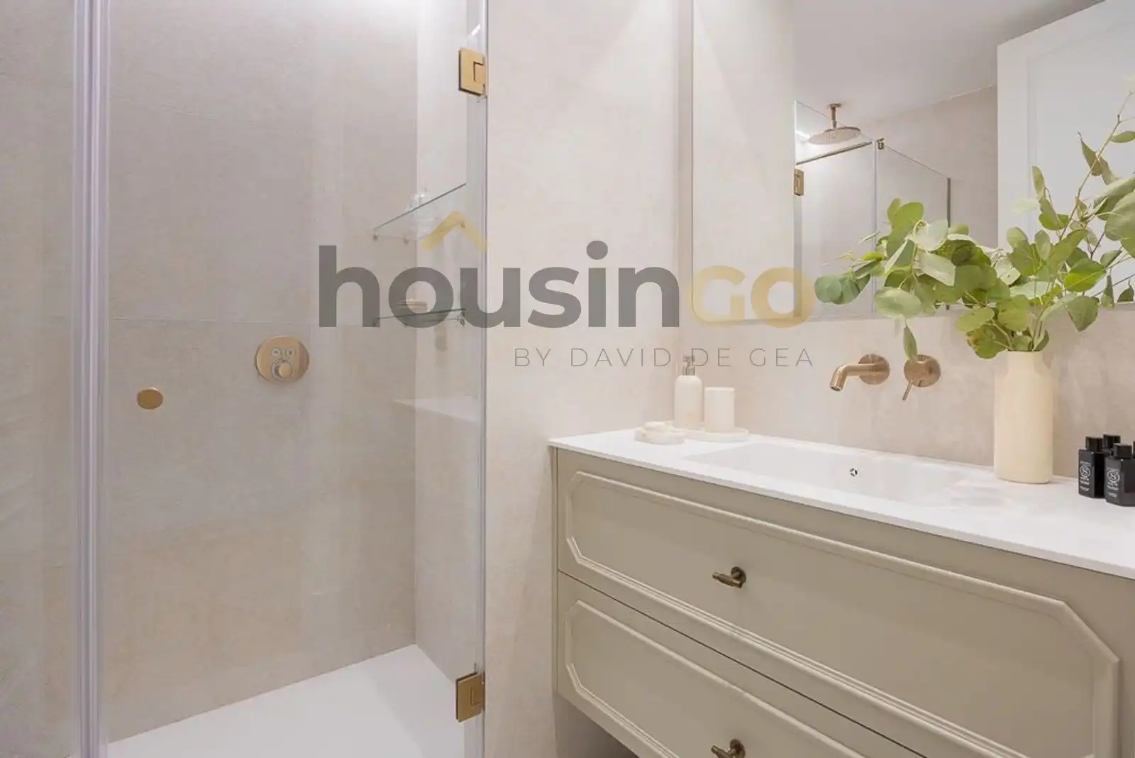 Bathroom of Flat for sale in Madrid  with Air Conditioner, Heating and Parquet flooring