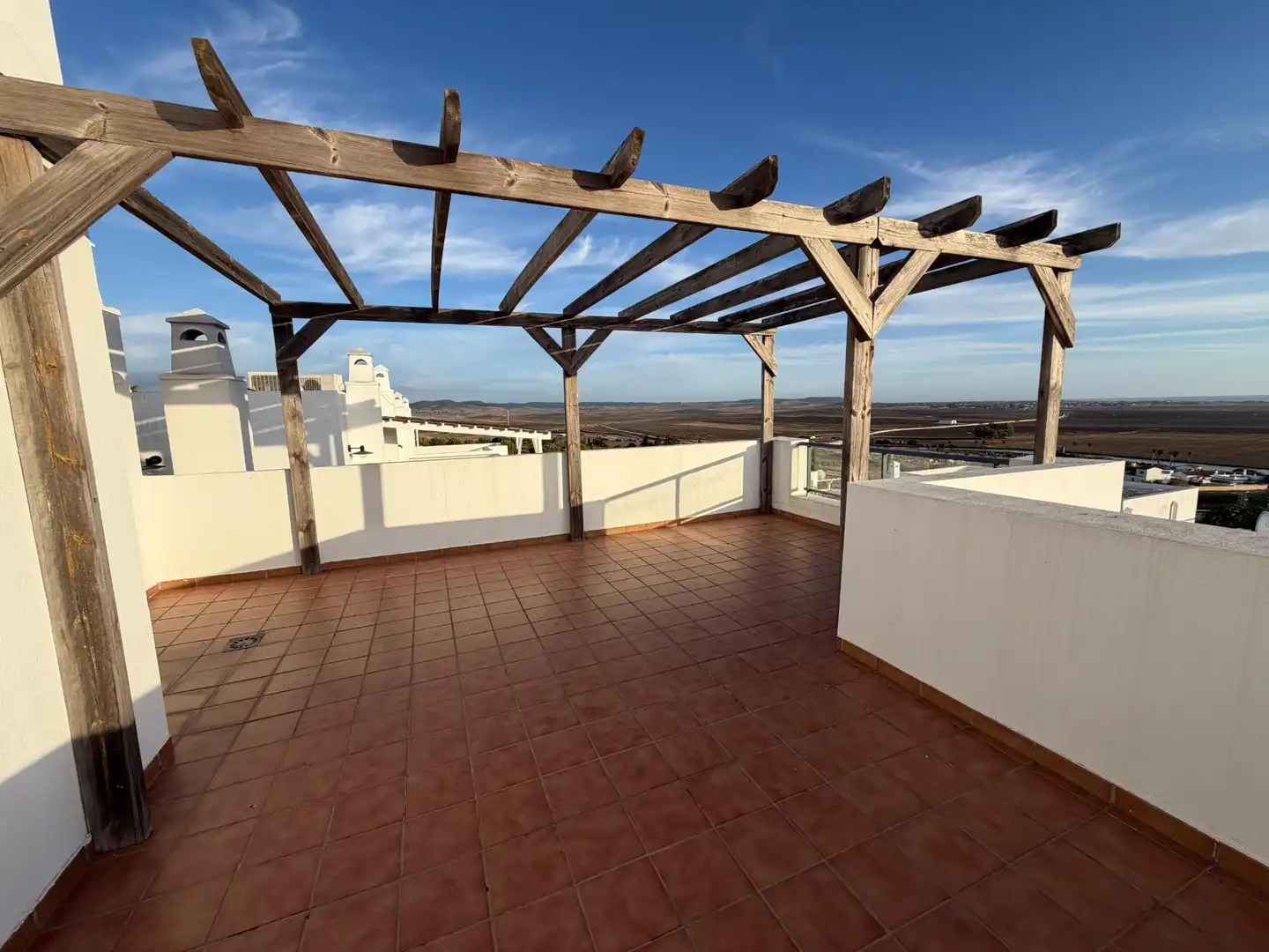 Terrassa de Casa adosada en venda en Conil de la Frontera amb Terrassa, Traster i Piscina comunitària