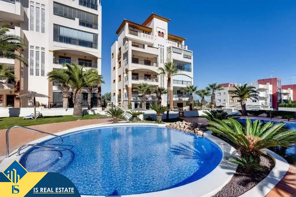 Apartamento con piscina en venta en Las Viñas