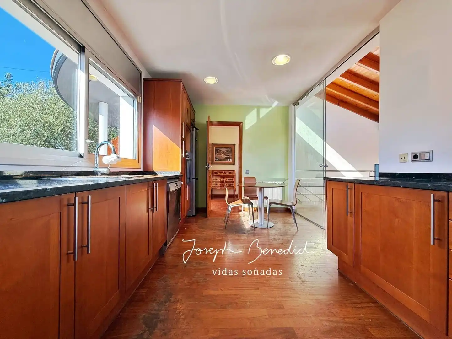 Cocina de Casa o chalet en venta en Castelldefels con Aire acondicionado, Calefacción y Jardín privado