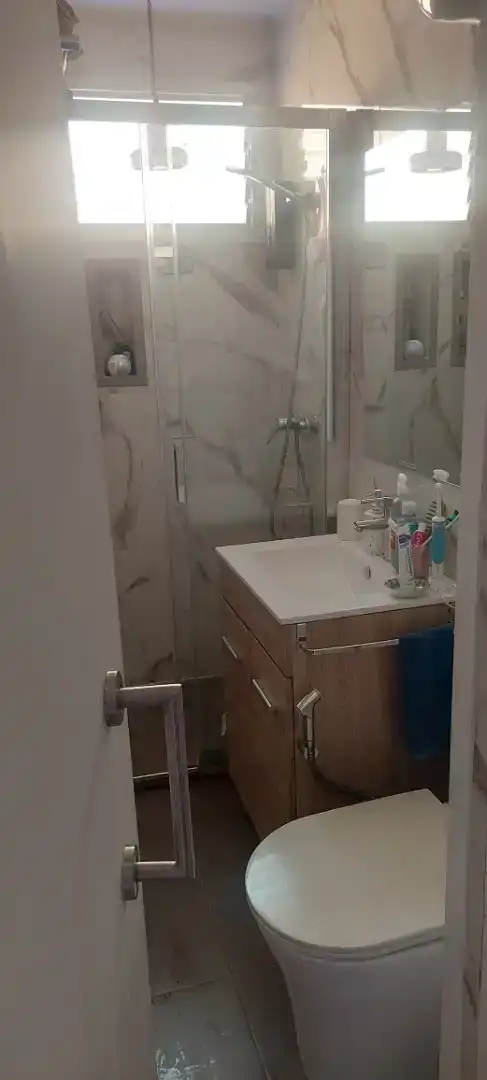 Bathroom of Flat for rent in Madrid  with Parquet flooring, Furnished and Washing machine