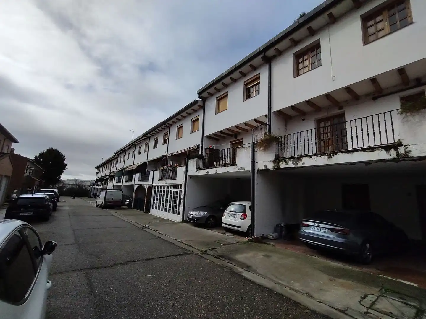 Casa adosada en venda a Mucientes