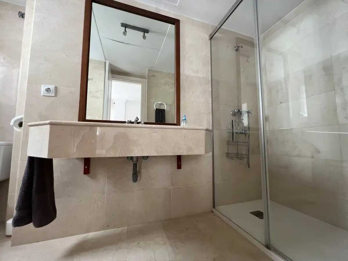 Baño de Piso en venta en Marbella con Terraza, Trastero y Amueblado
