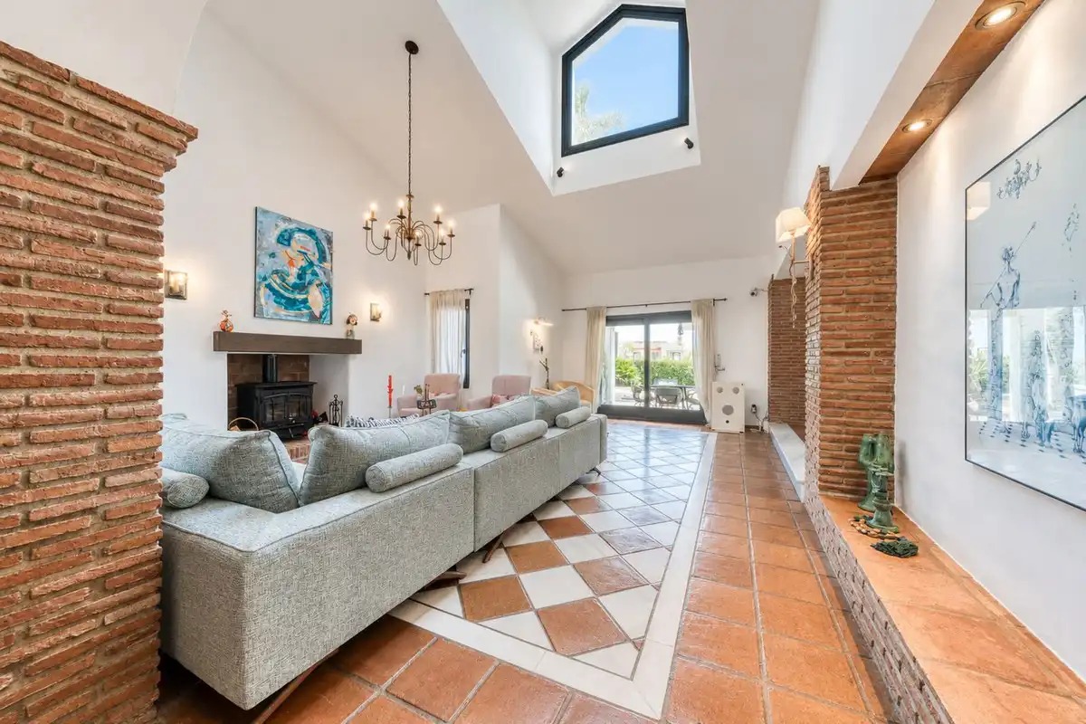 Sala d'estar de Casa o xalet en venda en Casares amb Aire condicionat, Jardí privat i Terrassa