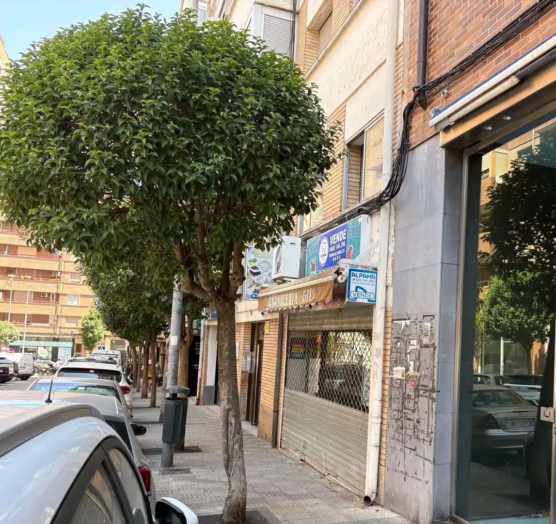 Außenansicht von Geschaftsraum zum Verkauf in Tudela mit Möbliert
